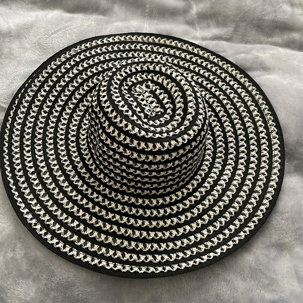 Beach hat - Picture 2 of 7